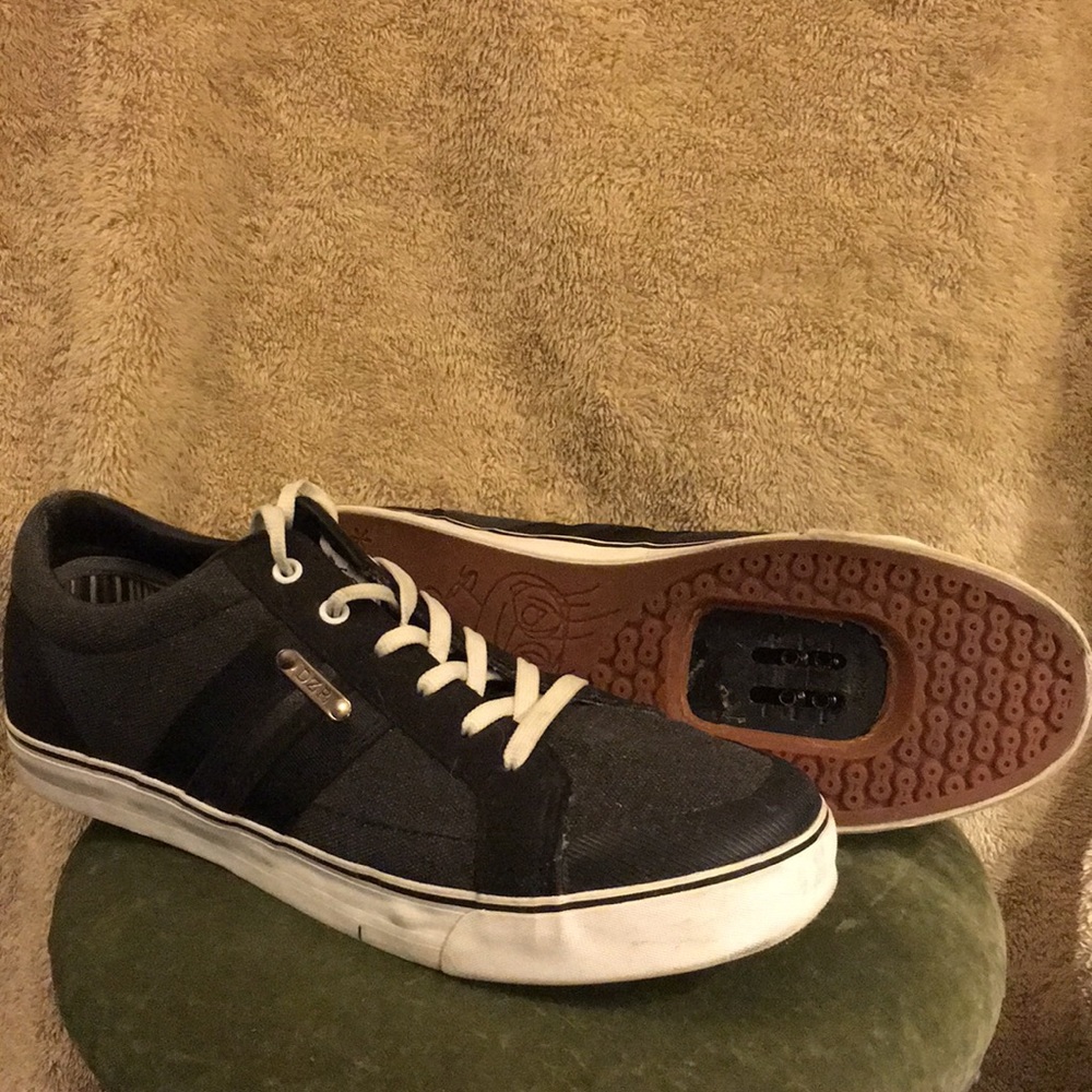 DZR Midnight Clip In Bicycle Sneakers Size 44 EU